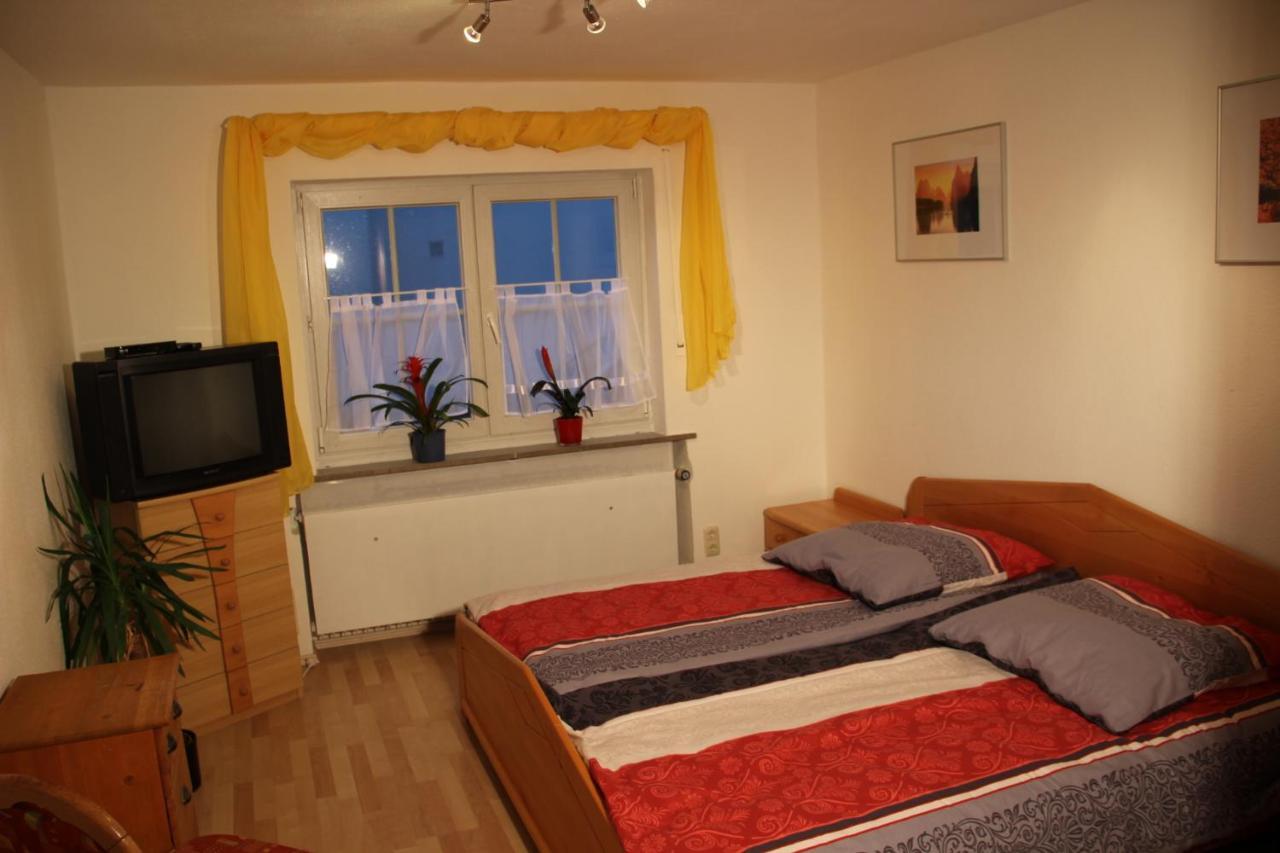 Ferienwohnung Mit 4 Schlafzimmer Fuer 2 Bis 9 Gaeste----Apartment With 4 Bedrooms For 2 To 9 Guests 纽伦堡 外观 照片